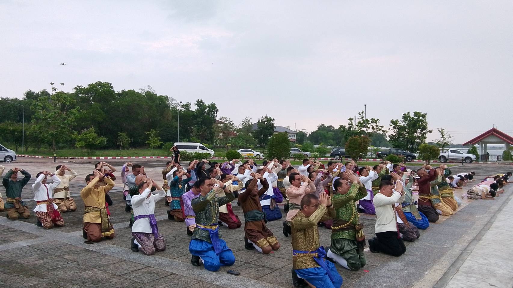 title - ร่ามพิธีถวายบังคมพระบรมราชานุสาวรีย์ พระบาทสมเด็จพระจุลจอมเกล้าเจ้าอยู่หัว (รัชกาลที่ 5) ภายใต้แนวคิด 